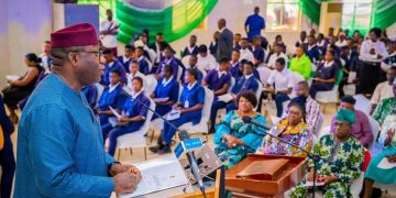 Fayemi hands over cheques to 3 technical colleges in Ekiti State